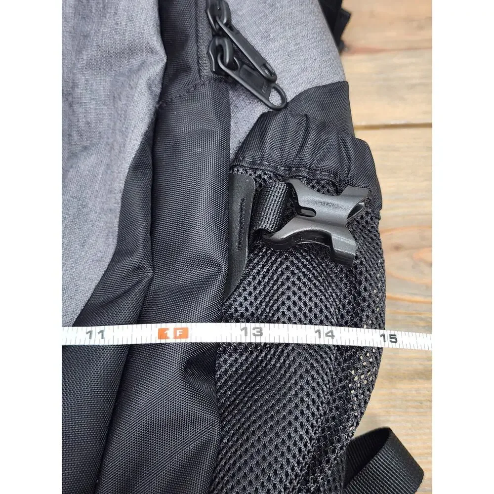 THE NORTH FACE Hot Shot Backpack Gray Black 27L Capacity 15